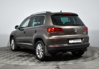 Подержанный автомобиль Volkswagen Tiguan 2014 года (8 фото)