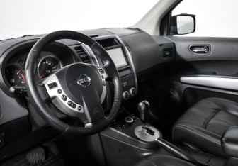 Подержанный автомобиль Nissan X-Trail 2008 года (9 фото)