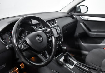 Подержанный автомобиль Skoda Octavia Liftback 2016 года (9 фото)