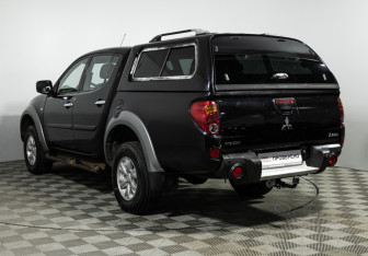 Подержанный автомобиль Mitsubishi L200 2014 года (7 фото)
