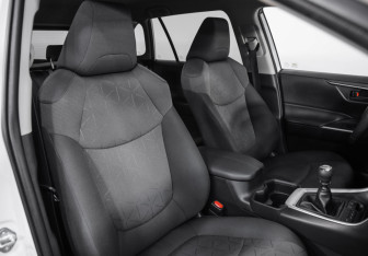 Подержанный автомобиль Toyota RAV4 2022 года (20 фото)