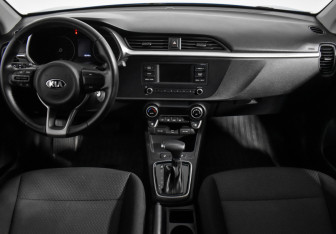Подержанный автомобиль Kia Rio Hatchback 2021 года (16 фото)