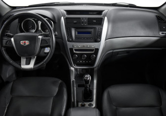 Подержанный автомобиль Geely Emgrand X7 2015 года (13 фото)