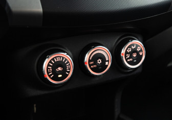 Подержанный автомобиль Mitsubishi Outlander 2012 года (16 фото)