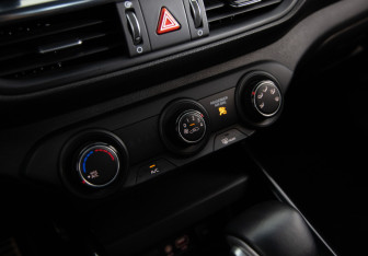 Подержанный автомобиль Kia K3 Hatchback 2021 года (16 фото)