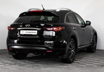 Подержанный автомобиль Infiniti QX70 2015 года (5 фото)