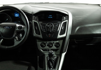 Подержанный автомобиль Ford Focus Wagon 2012 года (14 фото)