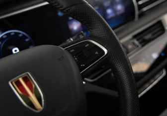 Подержанный автомобиль Hongqi HS5 2024 года (20 фото)