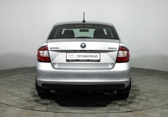 Подержанный автомобиль Skoda Rapid Liftback 2017 года (6 фото)