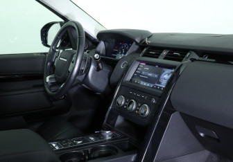 Подержанный автомобиль Land Rover Discovery 2019 года (11 фото)