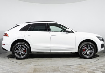 Подержанный автомобиль Audi Q8 2019 года (4 фото)