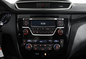 Подержанный автомобиль Nissan Qashqai 2016 года (16 фото)