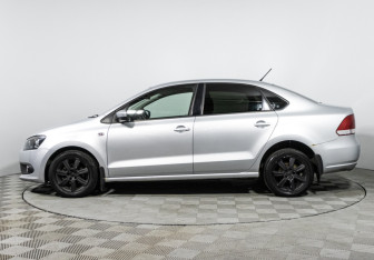 Подержанный автомобиль Volkswagen Polo Sedan 2013 года (8 фото)