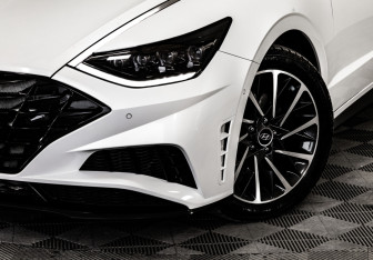 Подержанный автомобиль Hyundai Sonata 2022 года (3 фото)