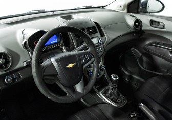 Подержанный автомобиль Chevrolet Aveo Sedan 2014 года (11 фото)