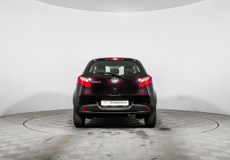 Подержанный автомобиль Mazda 2 Hatchback 2012 года (6 фото)
