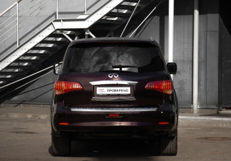Подержанный автомобиль Infiniti QX80 2015 года (5 фото)