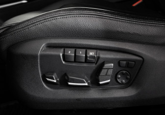 Подержанный автомобиль BMW X6 2015 года (33 фото)