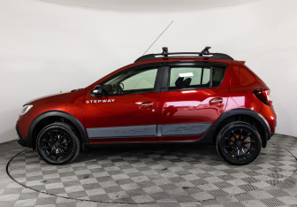 Подержанный автомобиль Renault Sandero 2020 года (8 фото)