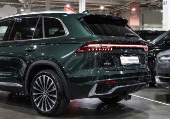 Подержанный автомобиль Geely Monjaro 2025 года (17 фото)