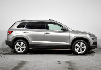Подержанный автомобиль Skoda Karoq 2021 года (4 фото)