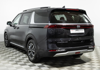 Подержанный автомобиль Kia Carnival 2021 года (7 фото)