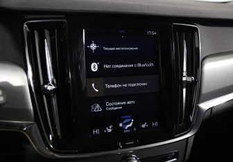 Подержанный автомобиль Volvo V90 2018 года (15 фото)