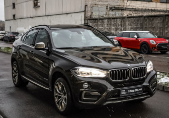 Подержанный автомобиль BMW X6 2016 года (4 фото)
