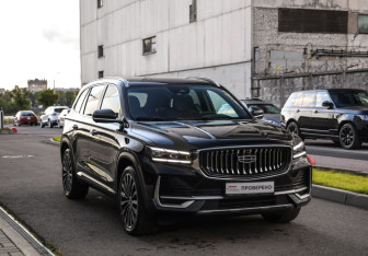 Подержанный автомобиль Geely Monjaro 2025 года (5 фото)