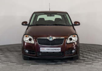 Подержанный автомобиль Skoda Fabia Hatchback 2009 года (2 фото)