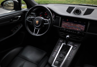 Подержанный автомобиль Porsche Macan 2019 года (8 фото)
