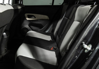 Подержанный автомобиль Chevrolet Cruze Hatchback 2013 года (10 фото)