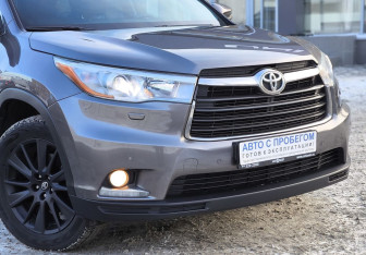 Подержанный автомобиль Toyota Highlander 2014 года (10 фото)