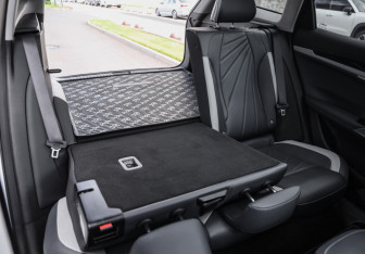Подержанный автомобиль Geely Atlas 2024 года (34 фото)