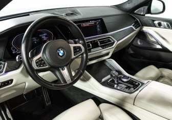 Подержанный автомобиль BMW X6 2020 года (11 фото)