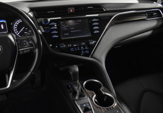 Подержанный автомобиль Toyota Camry Sedan 2019 года (21 фото)