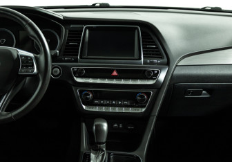 Подержанный автомобиль Hyundai Sonata 2017 года (14 фото)