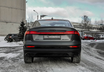 Подержанный автомобиль Audi e-tron Sportback 2021 года (8 фото)