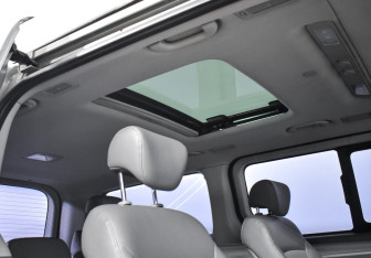 Подержанный автомобиль Hyundai Grand Starex 2010 года (18 фото)