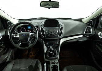 Подержанный автомобиль Ford Kuga 2014 года (13 фото)