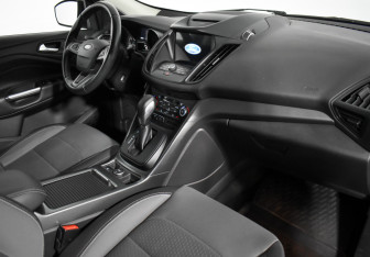 Подержанный автомобиль Ford Kuga 2016 года (13 фото)