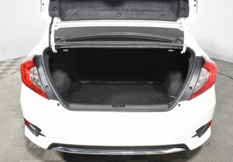 Подержанный автомобиль Honda Civic Sedan 2020 года (22 фото)