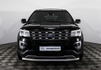Подержанный автомобиль Ford Explorer 2017 года (2 фото)
