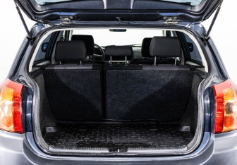 Подержанный автомобиль Toyota Corolla Hatchback 2006 года (18 фото)