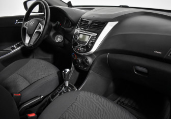 Подержанный автомобиль Hyundai Solaris Sedan 2011 года (13 фото)