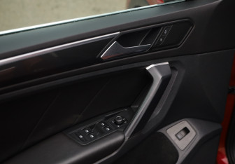 Подержанный автомобиль Volkswagen Tiguan 2018 года (25 фото)