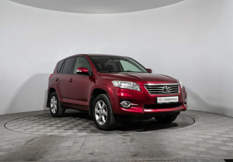 Подержанный автомобиль Toyota RAV4 2010 года (3 фото)