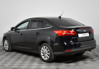 Подержанный автомобиль Ford Focus Sedan 2017 года (7 фото)