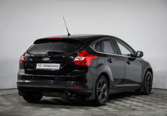 Подержанный автомобиль Ford Focus Hatchback 2012 года (5 фото)