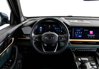 Подержанный автомобиль Geely Monjaro 2023 года (12 фото)